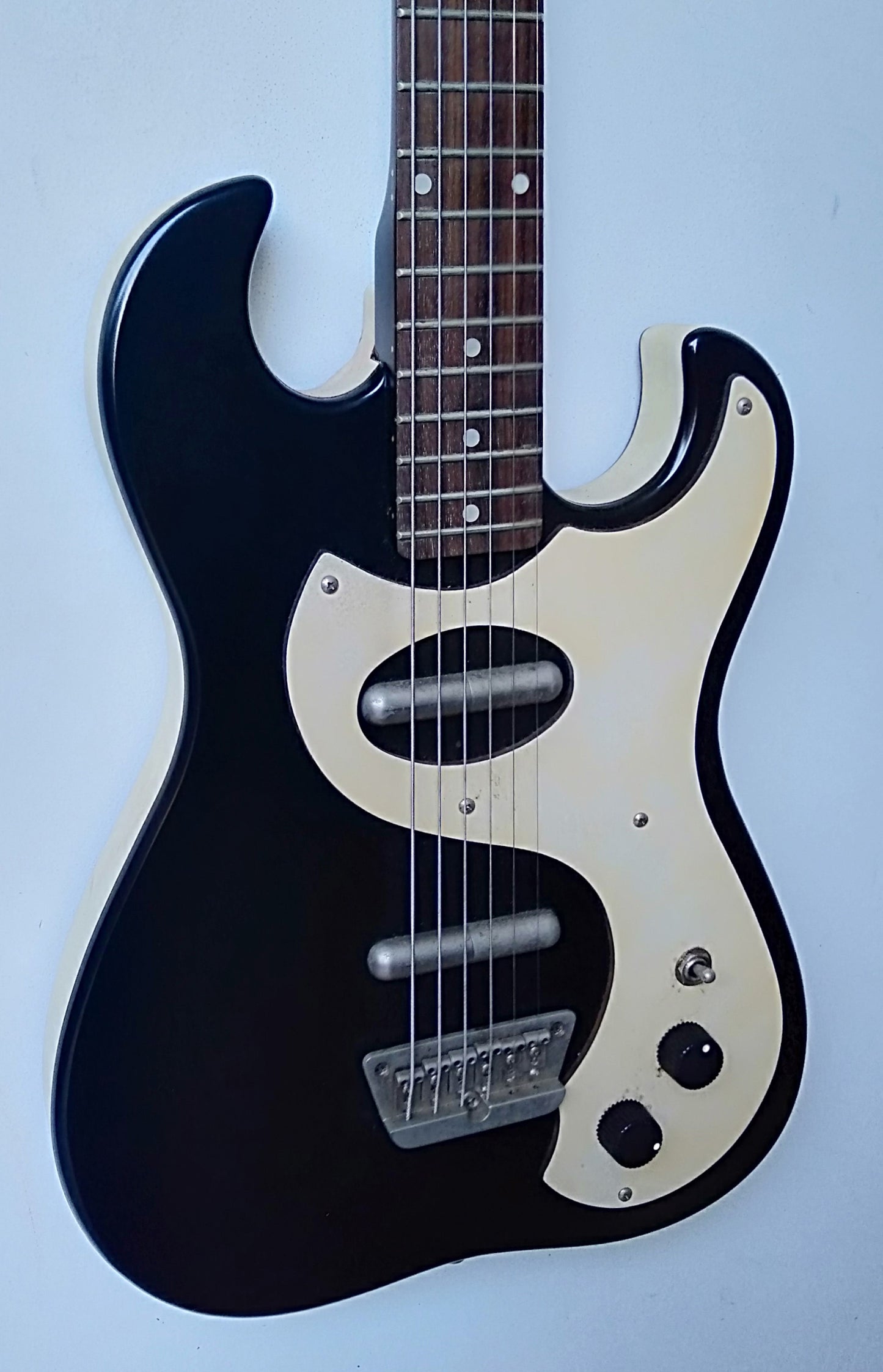 Danelectro '63 re-issue 2010