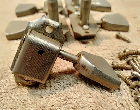 Gibson Deluxe tuners. 2nd hand