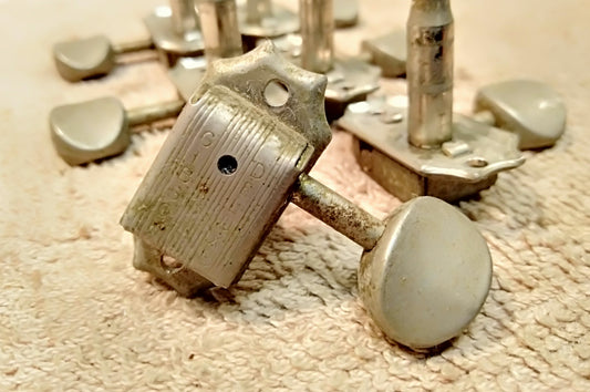 Gibson Deluxe tuners. 2nd hand