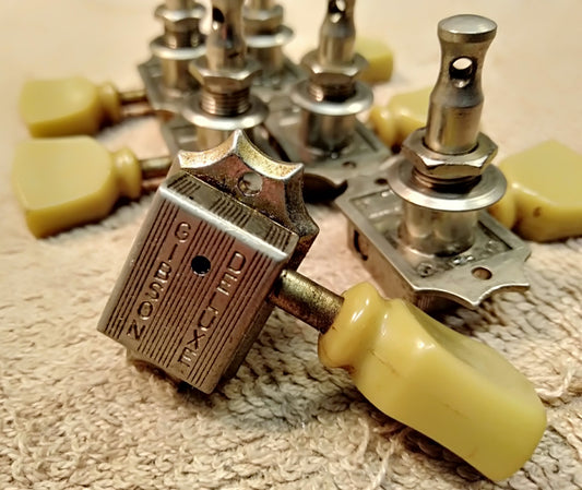 Gibson Deluxe tuners. 2nd hand