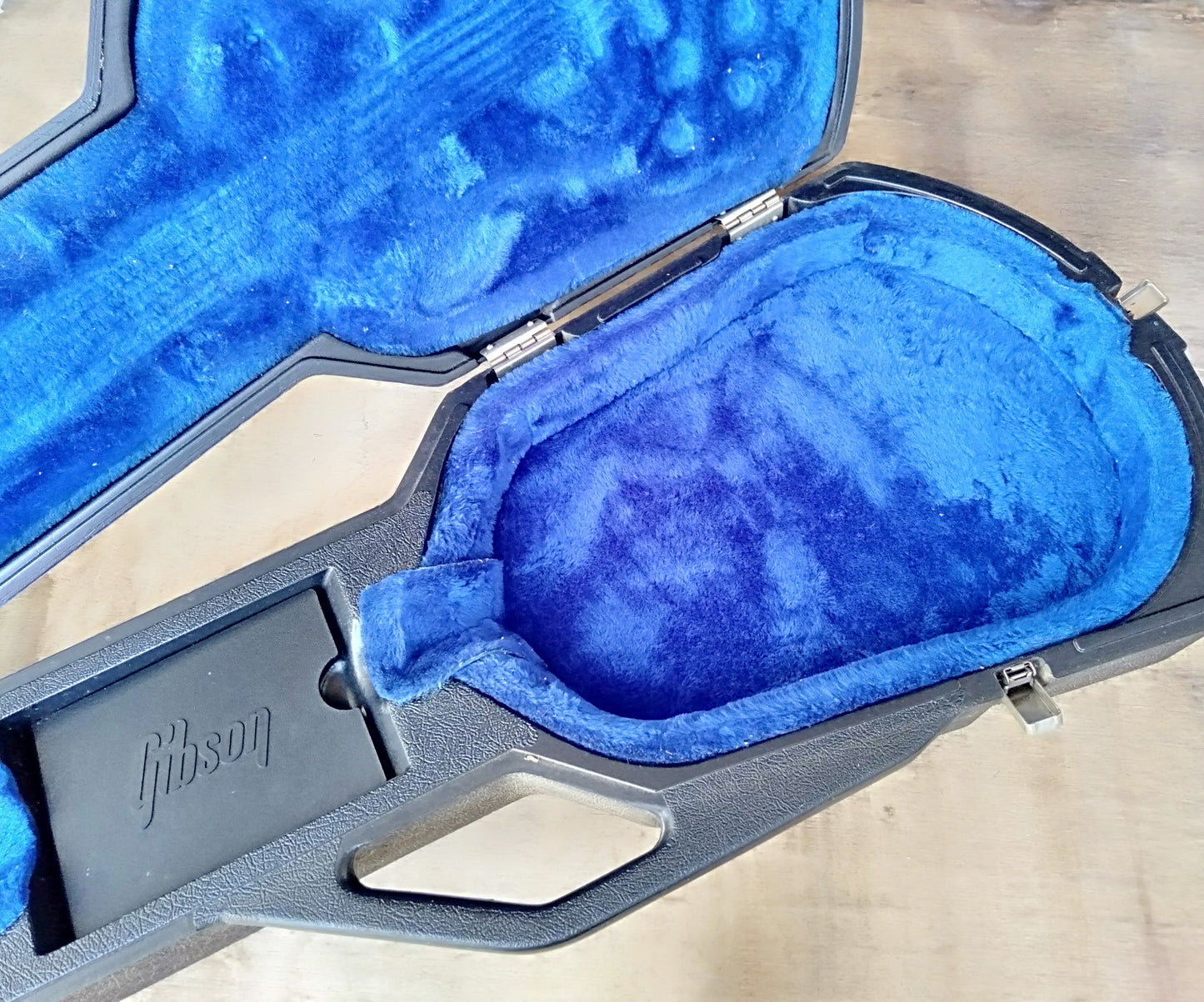 Gibson "chainsaw" hardcase. 2nd hand