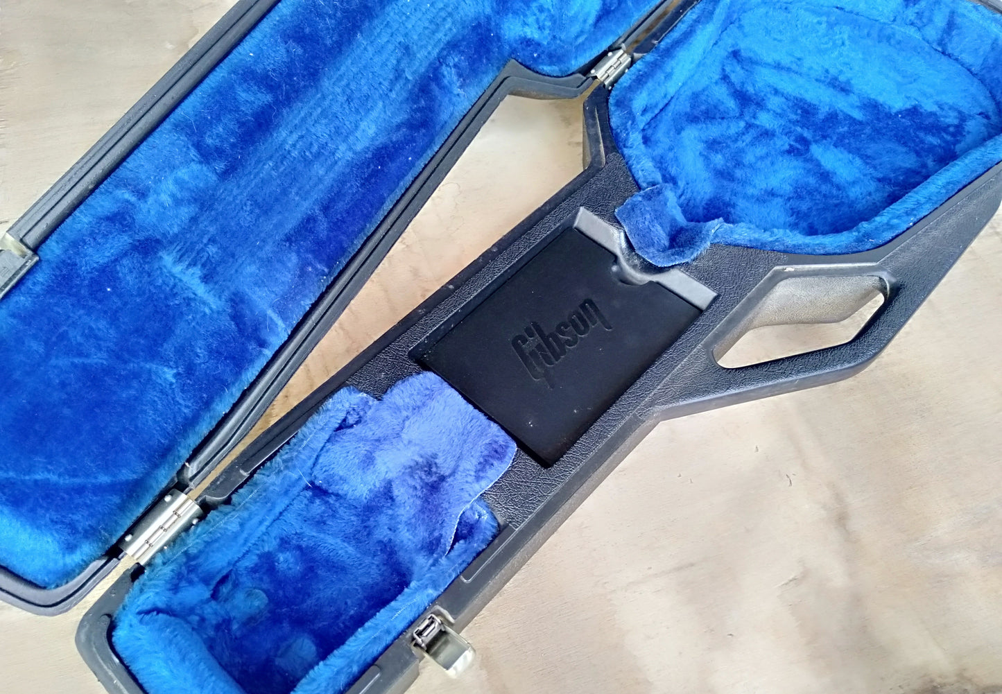 Gibson "chainsaw" hardcase. 2nd hand