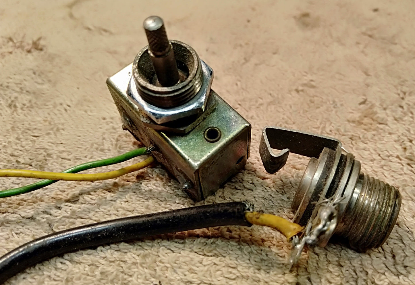 Vintage Japanese pots and wiring. 2nd hand
