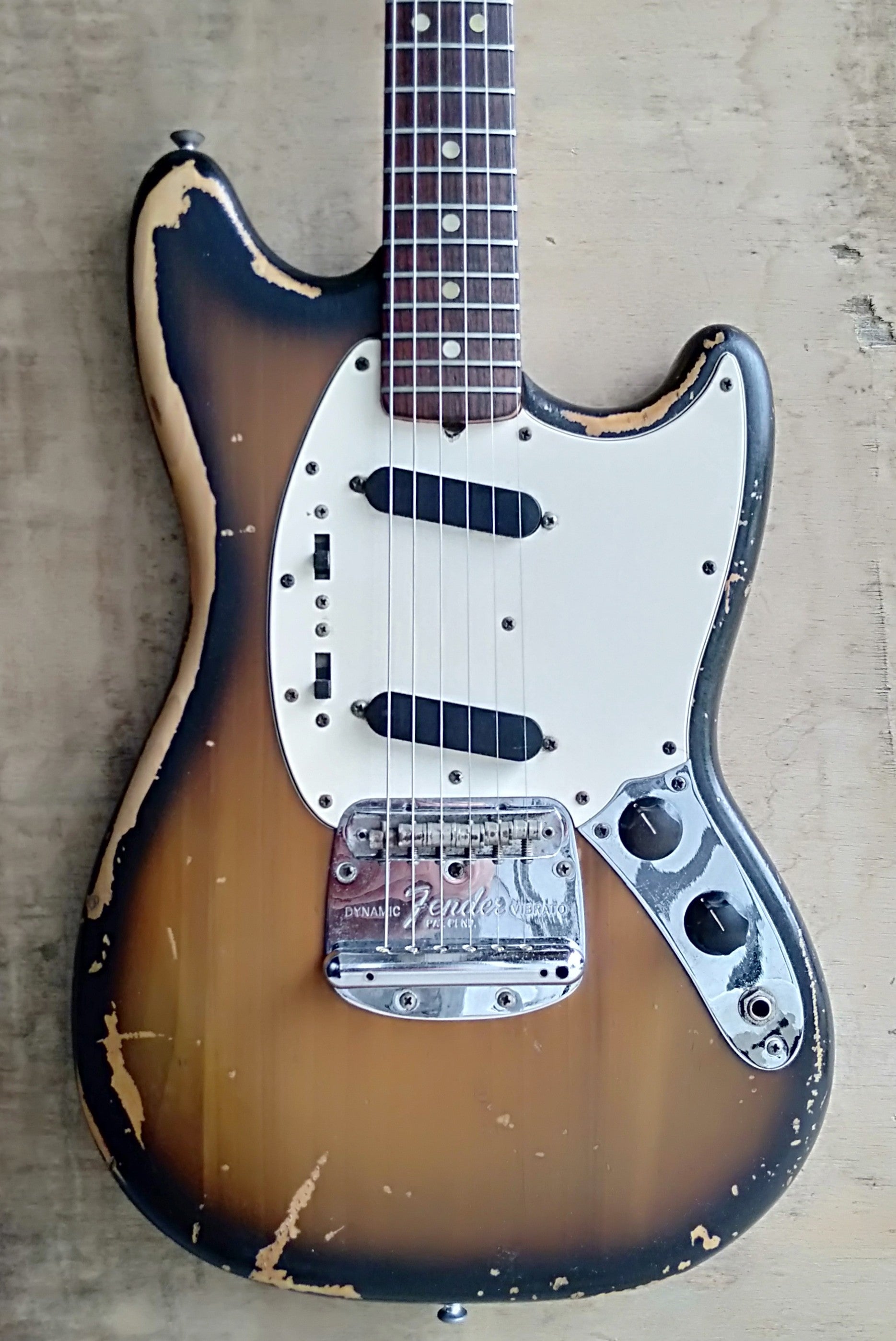 Fender Mustang. 1974 – Tym Guitars Online