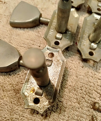 Gibson Deluxe tuners. 2nd hand