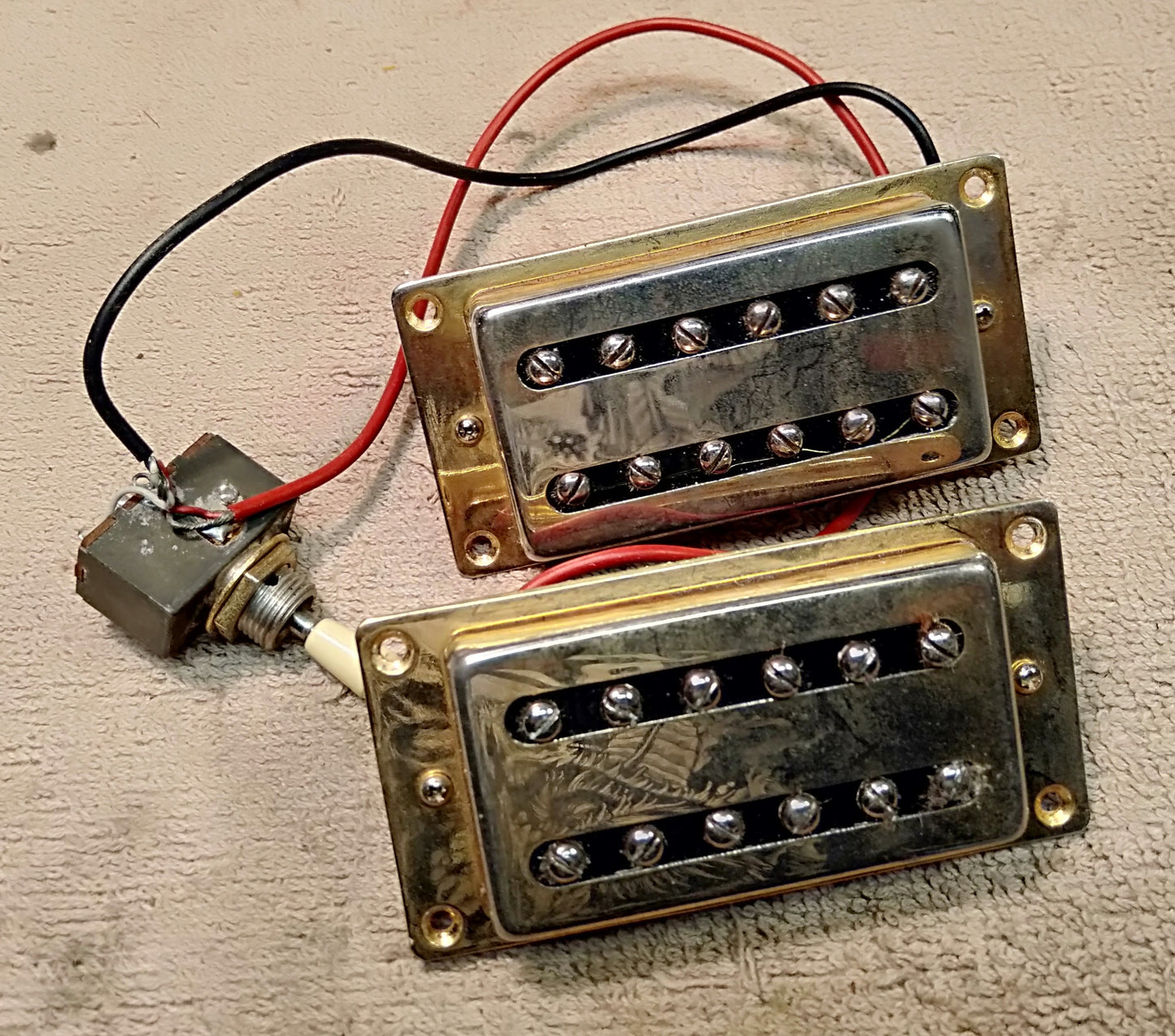 Humbucker pickups. 2nd hand