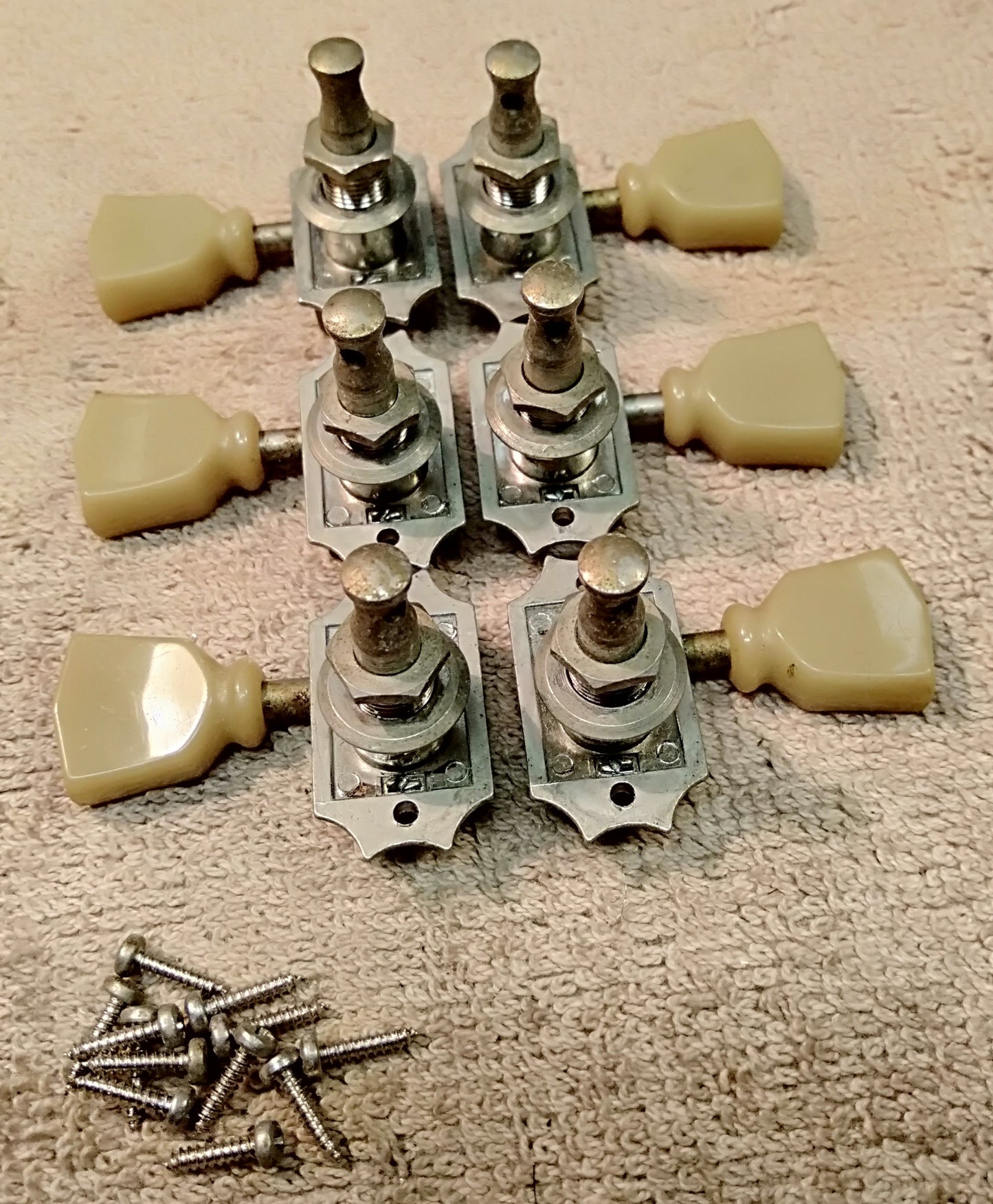 Gibson Deluxe tuners. 2nd hand