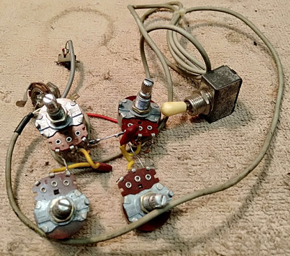 Vintage Japanese pots and wiring. 2nd hand