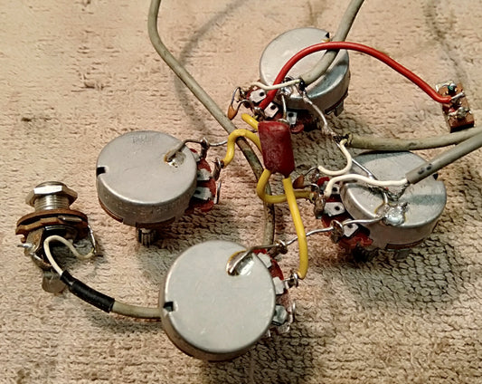 Vintage Japanese pots and wiring. 2nd hand